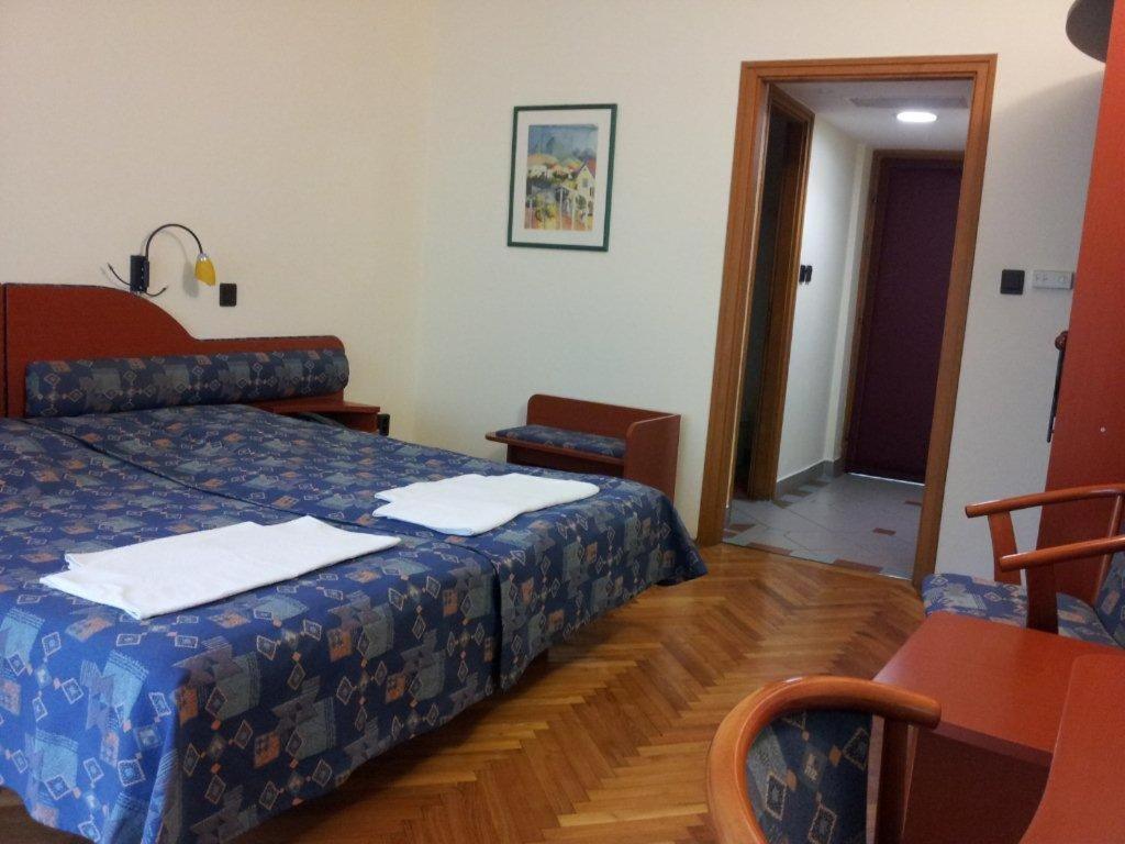 Fenyves Hotel Bekescsaba Ruang foto