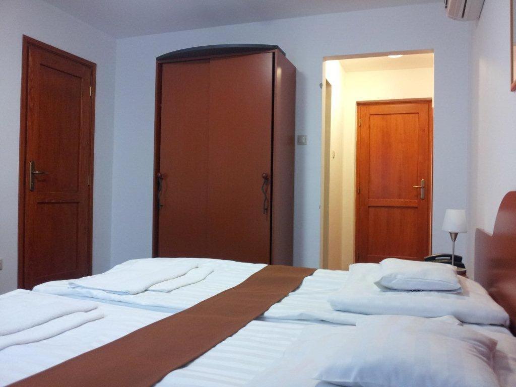 Fenyves Hotel Bekescsaba Bagian luar foto