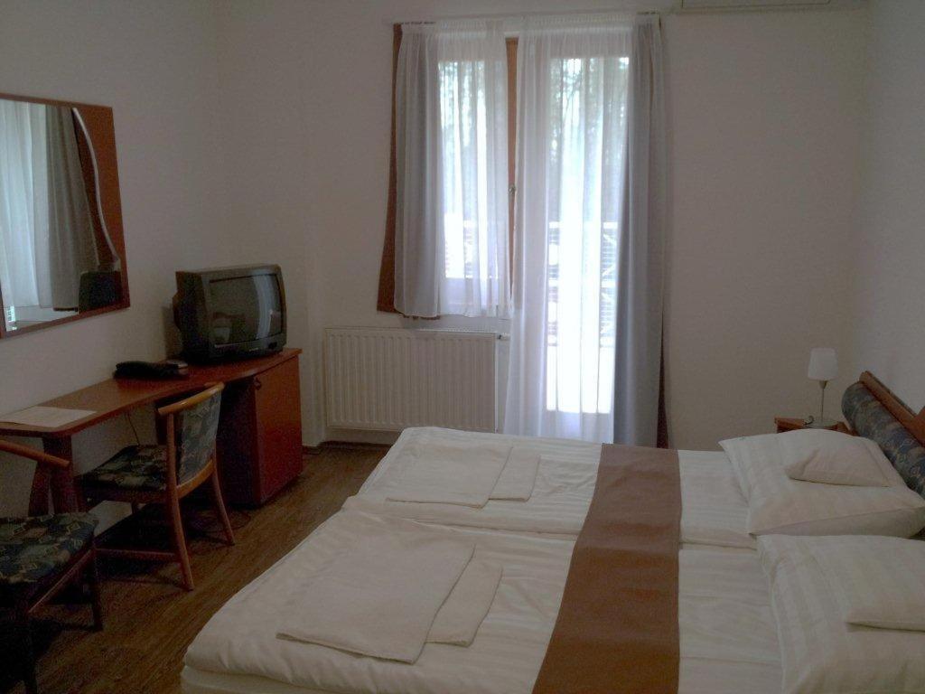 Fenyves Hotel Bekescsaba Bagian luar foto