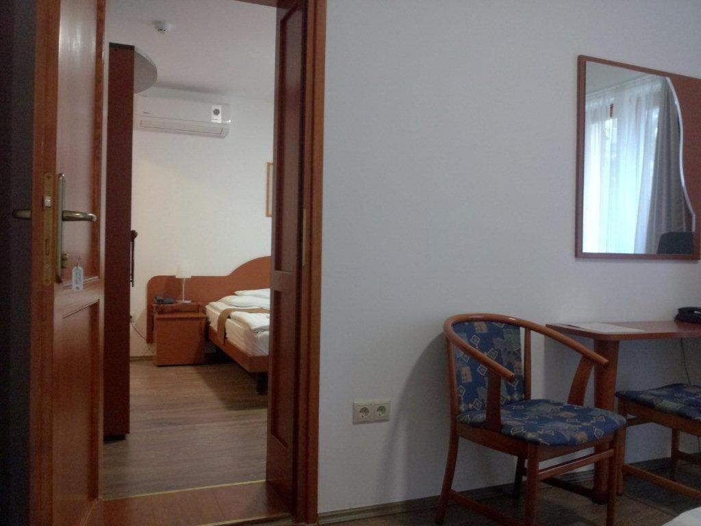 Fenyves Hotel Bekescsaba Bagian luar foto