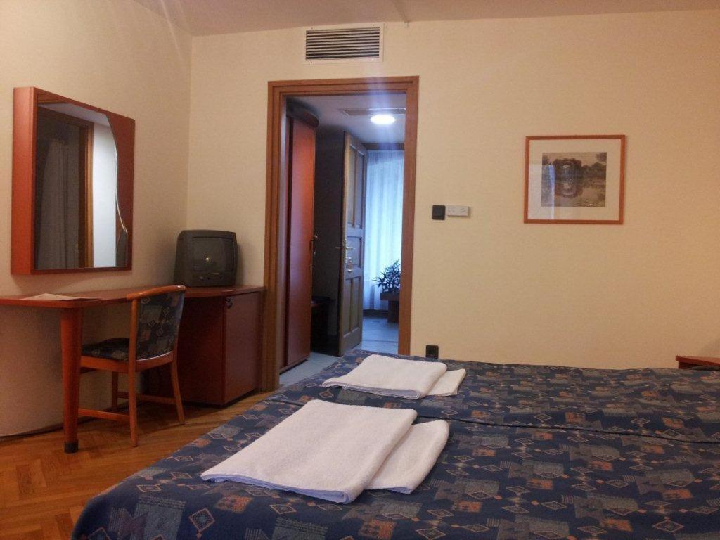 Fenyves Hotel Bekescsaba Bagian luar foto